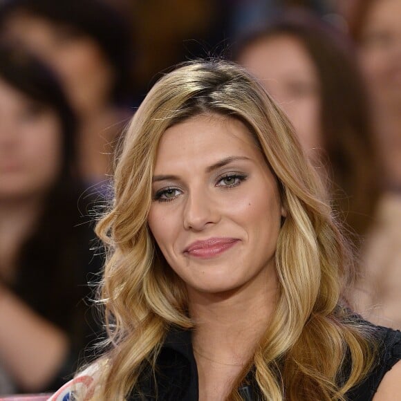 Camille Cerf Enregistrement de l'émission " Vivement Dimanche " qui sera diffusée le 3 Mai 2015.