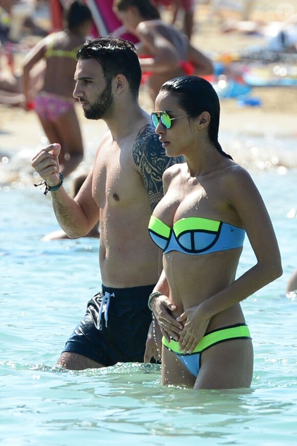 Exclusif - Leila Ben Khalifa (Secret Story 8) et son compagnon Aymeric Bonnery en vacances à Ibiza en Espagne le 21 juillet 2015.