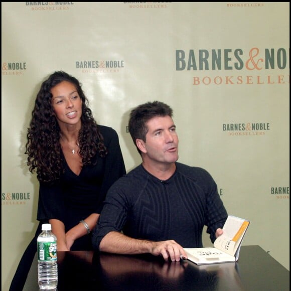 Terri Seymour et Simon Cowell à New York courant 2004
