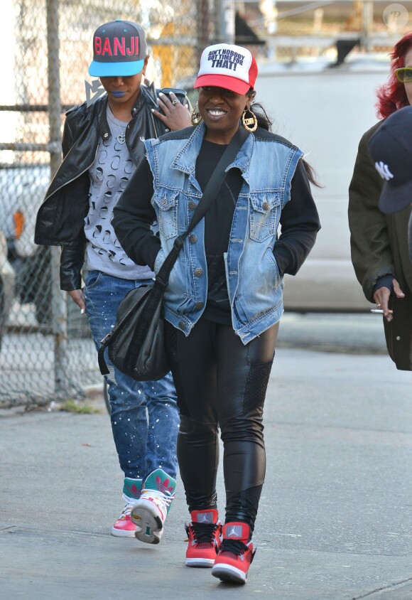 Missy Elliott fait du shopping avec des amis a New York, le 24 septembre 2013.  