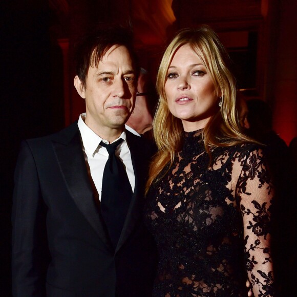 Kate Moss et son mari Jamie Hince - Gala "Alexander McQueen : Savage Beauty" au Victoria and Albert Museum à Londres, le 12 mars 2015.