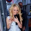 Pamela Anderson fait du shopping avant de se rendre au défilé Liska à Vienne en Autriche, le 18 juin 2015. 