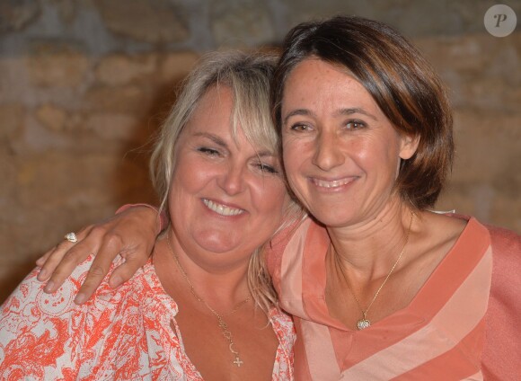Valérie Damidot et Alexia Laroche-Joubert, lors de la conférence de presse de la grille de rentrée 2015/2016 des chaînes NRJ12, NRJ Hits et Chérie 25 à la Cour du Marais à Paris, le 27 août 2015.