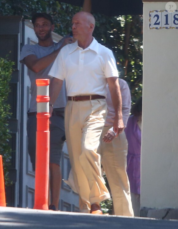 Exclusif - Bruce Willis - Tournage du nouveau film de Woody Allen à Los Angeles, le 17 août 2015.