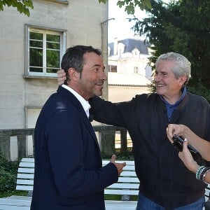 Exclusif - Bernard Montiel rencontre Elsa Zylberstein et Claude Lelouch lors du 8ème Festival du Film Francophone d'Angoulême, le 29 août 2015 pour son émission "Ci Né Ma Tv". Le premier rendez-vous de l'émission, le 2 septembre prochain, se fera depuis le Festival du cinéma du film francophone d'Angoulême. Suivra le 9 septembre une émission tournée sur le Festival du Film Américain de Deauville.