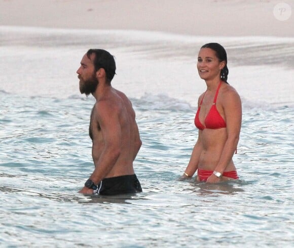 Exclusif - Pippa Middleton et son frère James Middleton en vacances à Saint-Barthélémy à la célèbre plage de l'Eden Rock le 22 août 2015.