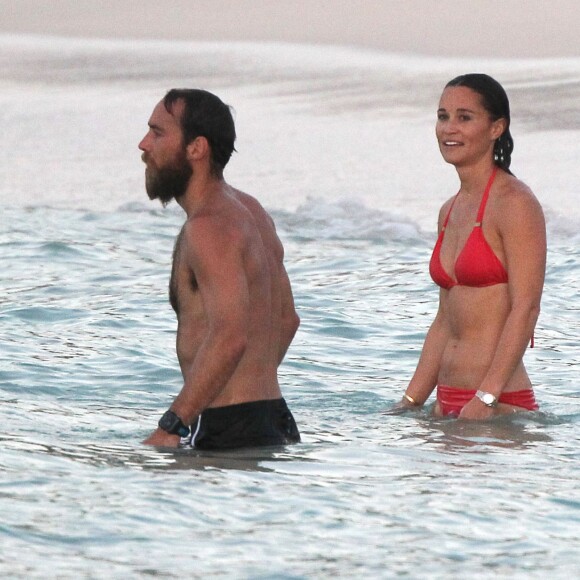 Exclusif - Pippa Middleton et son frère James Middleton en vacances à Saint-Barthélémy à la célèbre plage de l'Eden Rock le 22 août 2015.