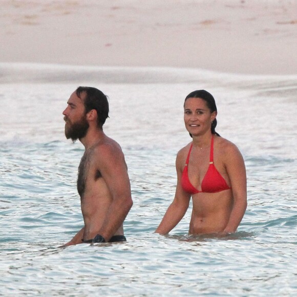 Exclusif - Pippa Middleton et son frère James Middleton en vacances à Saint-Barthélémy à la célèbre plage de l'Eden Rock le 22 août 2015.