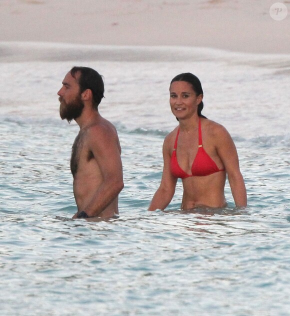 Exclusif - Pippa Middleton et son frère James Middleton en vacances à Saint-Barthélémy à la célèbre plage de l'Eden Rock le 22 août 2015.