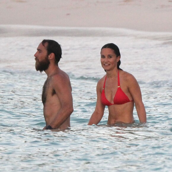 Exclusif - Pippa Middleton et son frère James Middleton en vacances à Saint-Barthélémy à la célèbre plage de l'Eden Rock le 22 août 2015.