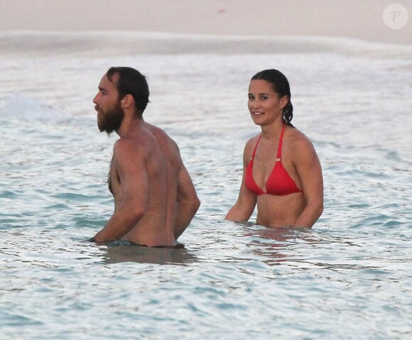Exclusif - Pippa Middleton et son frère James Middleton en vacances à Saint-Barthélémy à la célèbre plage de l'Eden Rock le 22 août 2015.