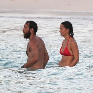 Exclusif - Pippa Middleton et son frère James Middleton en vacances à Saint-Barthélémy à la célèbre plage de l'Eden Rock le 22 août 2015.