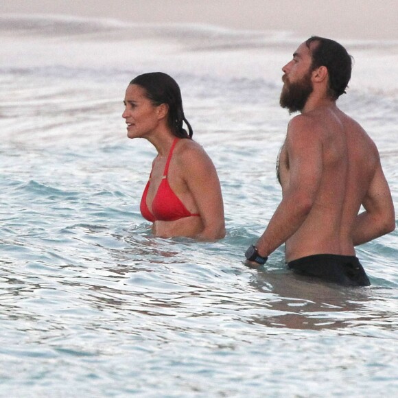 Exclusif - Pippa Middleton et son frère James Middleton en vacances à Saint-Barthélémy à la célèbre plage de l'Eden Rock le 22 août 2015.