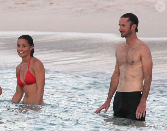 Exclusif - Pippa Middleton et son ami James Matthews en vacances à Saint-Barthélémy à la célèbre plage de l'Eden Rock le 22 août 2015.