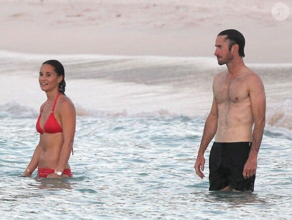 Exclusif - Pippa Middleton et son ami James Matthews en vacances à Saint-Barthélémy à la célèbre plage de l'Eden Rock le 22 août 2015.