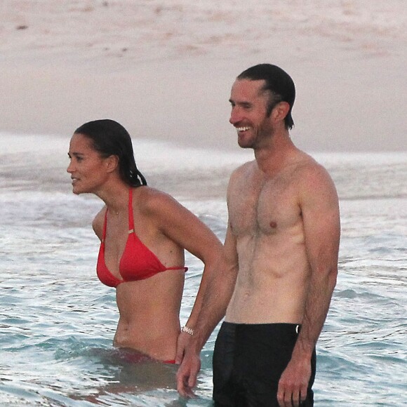 Exclusif - Pippa Middleton et son ami James Matthews en vacances à Saint-Barthélémy à la célèbre plage de l'Eden Rock le 22 août 2015.