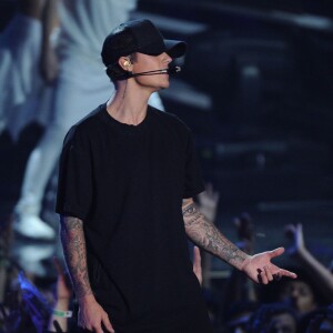 Justin Bieber sur la scène des MTV Video Music Awards le 30 août 2015 à Los Angeles 