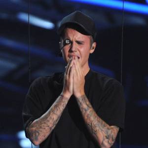 Justin Bieber sur la scène des MTV Video Music Awards le 30 août 2015 à Los Angeles 