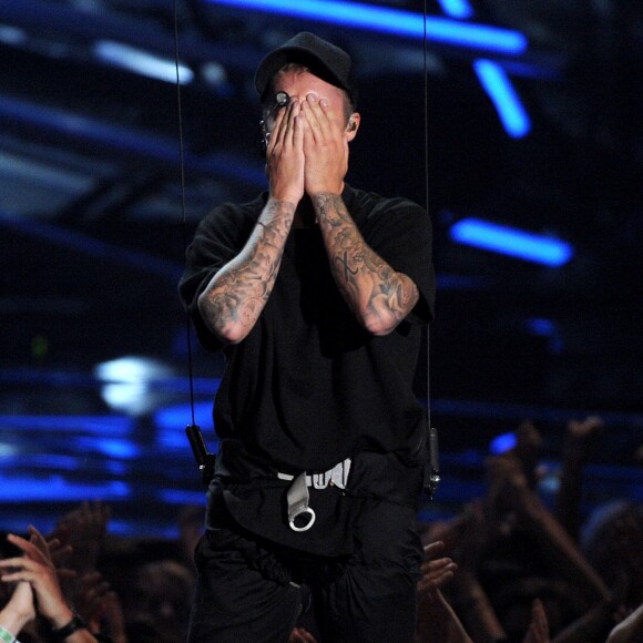 Justin Bieber sur la scène des MTV Video Music Awards le 30 août 2015 à Los Angeles 