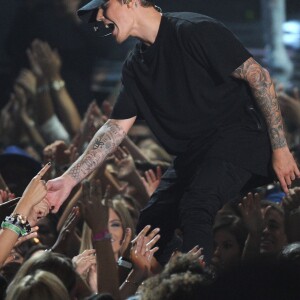 Justin Bieber sur la scène des MTV Video Music Awards le 30 août 2015 à Los Angeles 