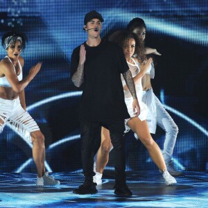 Justin Bieber sur la scène des MTV Video Music Awards le 30 août 2015 à Los Angeles 