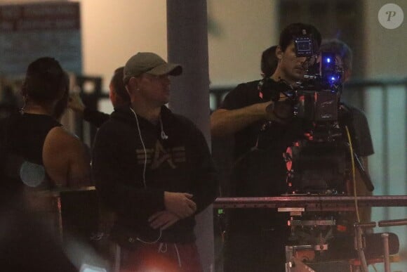 Exclusif - Justin Bieber participe à un deal de drogue pour les besoins de tournage de son nouveau clip video "What Do You Mean" sur Hollywood Boulevard à Los Angeles, avec à ses côtés John Leguizamo et une jeune femme très sexy. Le 19 août 2015