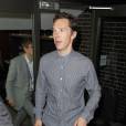  Benedict Cumberbatch signe des autographes &agrave; la sortie du th&eacute;&acirc;tre &laquo;&nbsp;Barbican&nbsp;&raquo; &agrave; Londres, le 18 aout 2015 
