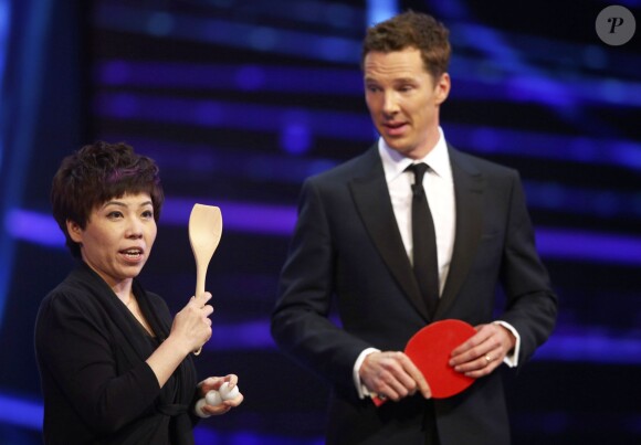 Benedict Cumberbatch joue au ping-pong avec Yaping Deng - Cérémonie des Laureus World Sport Awards 2015 à Shangai le 15 avril 2015 