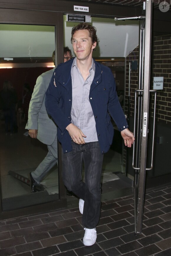 Benedict Cumberbatch à la sortie du Barbican Centre où il a joué Hamlet le 13 août 2015 à Londres