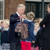 Le roi Philippe de Belgique accompagnant son fils le prince Gabriel pour sa rentrée en première secondaire au collège Sint-Jan-Berchmans à Bruxelles le 1er septembre 2015