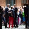 Le roi Philippe de Belgique accompagnant son fils le prince Gabriel pour sa rentrée en première secondaire au collège Sint-Jan-Berchmans à Bruxelles le 1er septembre 2015