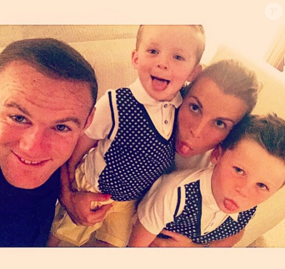 Wayne et Coleen Rooney avec leurs fils Klay et Kai en juin 2015. Le couple a annoncé le 8 juillet attendre son troisième enfant.