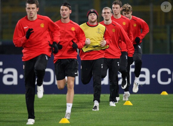 Michael Carrick, Chris Eagles, Wayne Rooney, Darren Fletcher, Jonny Evans et Gerard Piqué à Rome, le 11 décembre 2007.