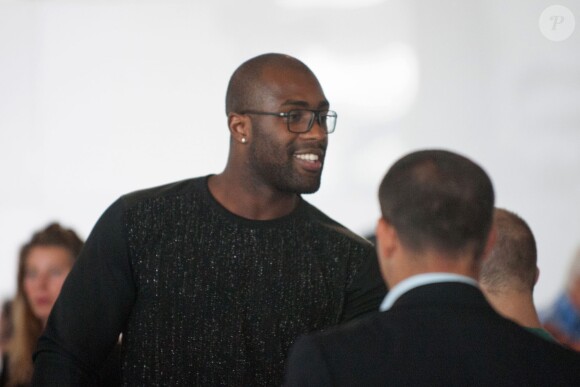 Teddy Riner lors de son arrivée à Paris après avoir décroché son 8e titre de champion du monde à Astana, à l'aéroport Charles de Gaulle à Roissy-en-France, le 31 août 2015