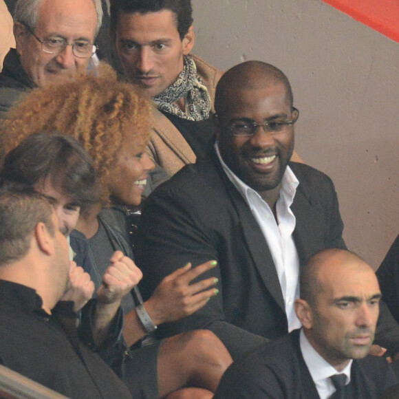 Teddy Riner et sa compagne Luthna lors du match entre le Paris Saint-Germain et Toulouse au Parc des Princes à Paris, le 15 septembre 2012