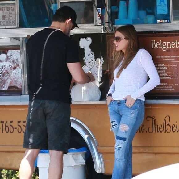 Exclusif - Sofia Vergara et Joe Manganiello achètent des beignets à Los Feliz Le 25 Juillet 2015