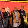 Bruce Springsteen, Carrie Underwood, Kanye West, Chris Martin en concert à la soirée caritative "World AIDS Day" à New York, le 1er décembre 2014 Musicians perform live during a surprise concert by (RED) to mark World AIDS Day in Times Square on December 1, 2014 in New York City.01/12/2014 - New York