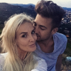 Marie Garet, candidate de Secret Story 5 et son nouveau boyfriend ! Elle est radieuse. Septembre 2015.