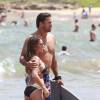 Jessie James Decker et Eric Decker en vacances à Hawaï en juillet 2013. Le couple a accueilli son deuxième enfant le 4 septembre 2015.