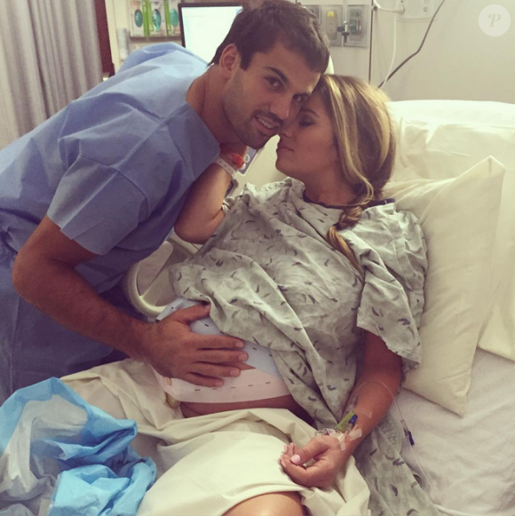 Jessie James Decker et son mari Eric Decker ont eu le 4 septembre 2015 leur deuxième enfant, un petit garçon. Photo Instagram à la maternité.