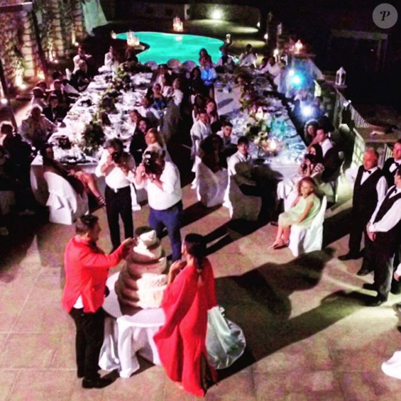 Découpage de la pièce montée au mariage de Jean-Roch et Anais Monory à Capri le week-end du 4 et 5 octobre 2015.