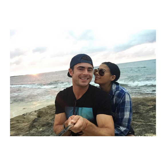 Sami Miro et Zac Efron à la plage / photo postée sur Instagram.