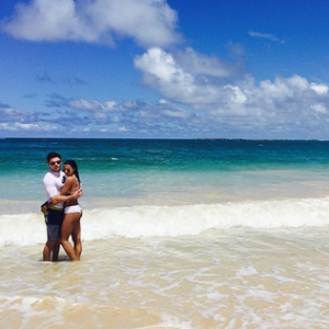 Sami Miro et Zac Efron à la plage / photo postée sur Instagram.