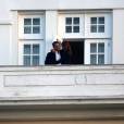 Exclusif - Nicolas Sarkozy et Carla Bruni-Sarkozy au balcon de leur hôtel à Rio de Janeiro, le 22 août 2015.