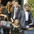  Nicolas Sarkozy, sa femme Carla Bruni-Sarkozy et leur fille Giulia Sarkozy quittent l'hôtel Four Seasons à Buenos Aires en Argentine, le 30 août 2015 pour un retour sur Paris.  