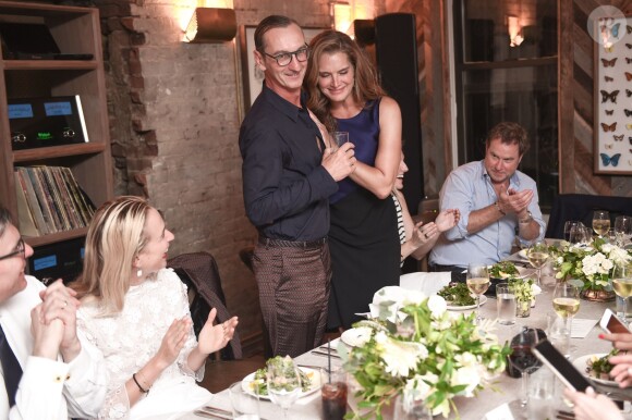 Bruno Frisoni et Brooke Shields assistent au dîner de coup d'envoi de la Fashion Week organisé par Roger Vivier et mytheresa.com, au 58 Gansevoort. New York, le 9 septembre 2015.