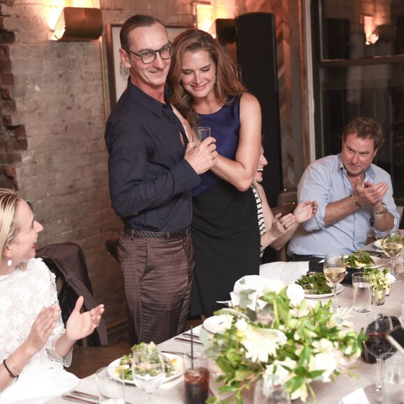 Bruno Frisoni et Brooke Shields assistent au dîner de coup d'envoi de la Fashion Week organisé par Roger Vivier et mytheresa.com, au 58 Gansevoort. New York, le 9 septembre 2015.