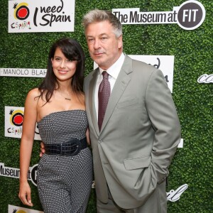 Hilaria et Alec Baldwin assistent au déjeuner de remise du Couture Council Award au créateur Manolo Blahnik, au David H. Koch Theater au Lincoln Center. New York, le 9 septembre 2015.