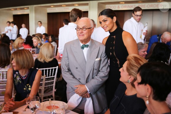 Anna Wintour, Manolo Blahnik et Camila Alves lors du déjeuner de remise du Couture Council Award au David H. Koch Theater au Lincoln Center. New York, le 9 septembre 2015.
