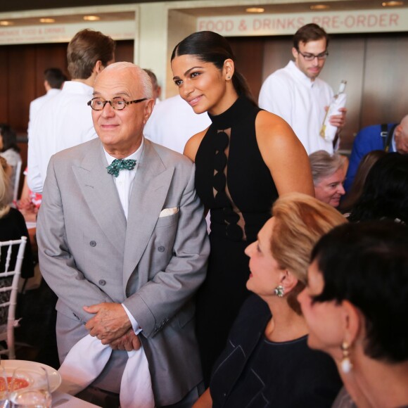Anna Wintour, Manolo Blahnik et Camila Alves lors du déjeuner de remise du Couture Council Award au David H. Koch Theater au Lincoln Center. New York, le 9 septembre 2015.